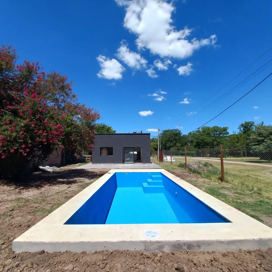 Casa a estrenar en Roldan. 