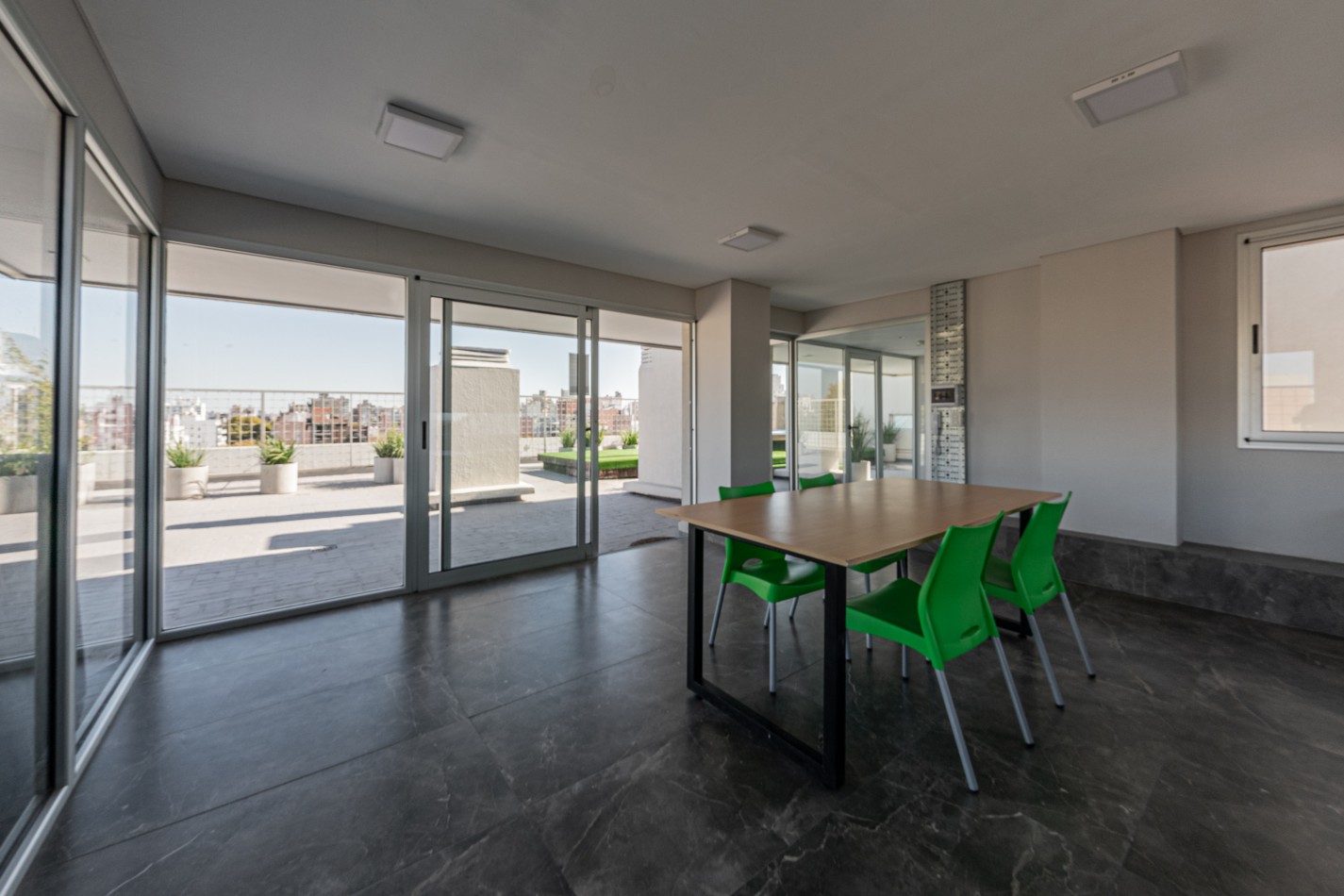 Entrega inmediata. Venta 1 dormitorio amplio y de calidad.