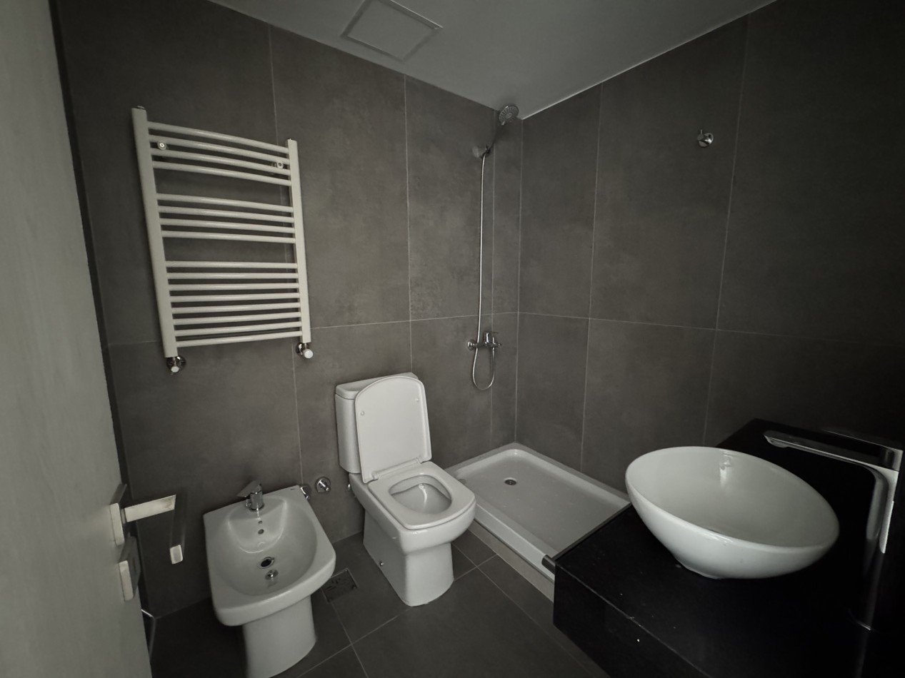 Pisos exclusivos con una ubicacion privilegiada y cocheras disponibles. Dpto de 3 dormitorios.