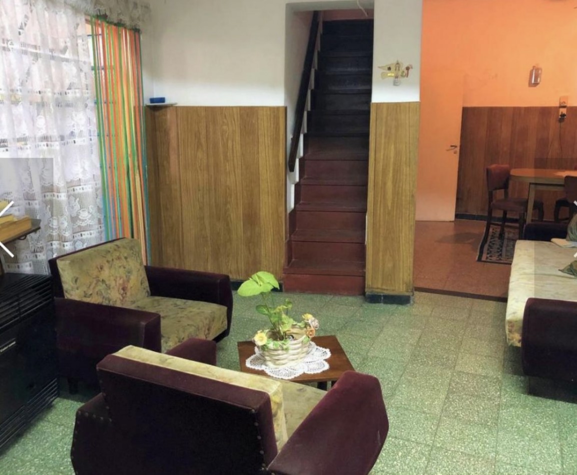 Apta credito. Casa con local en la esquina. 3 dormitorios.