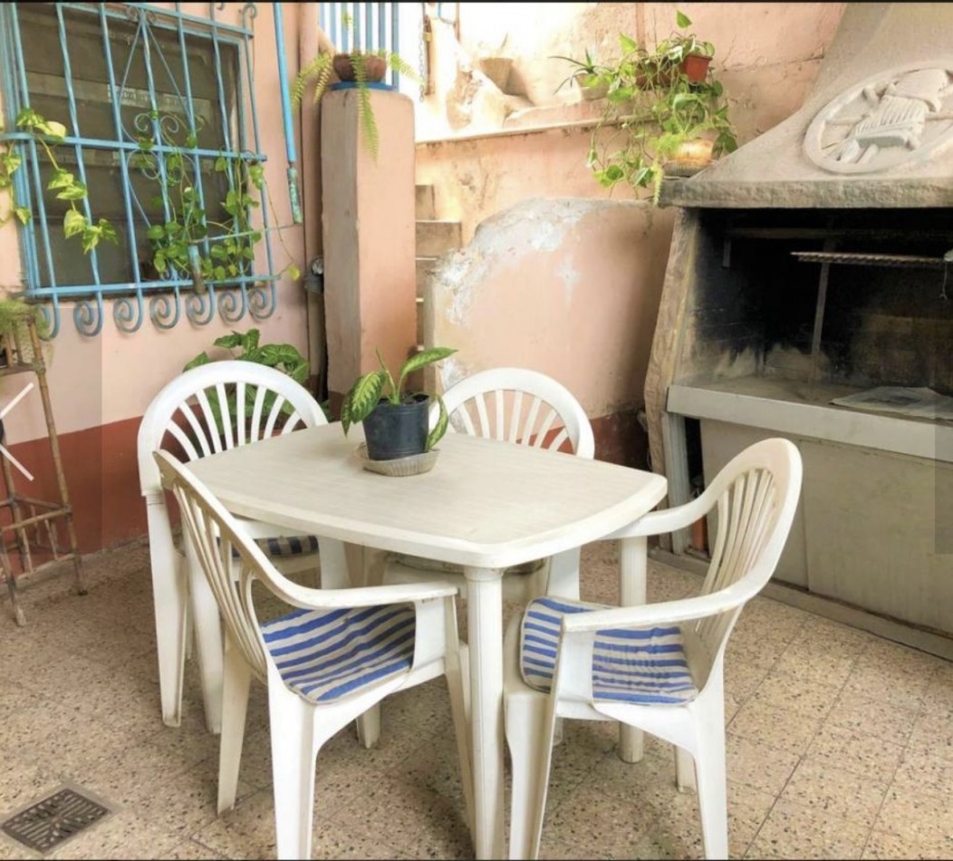Apta credito. Casa con local en la esquina. 3 dormitorios.