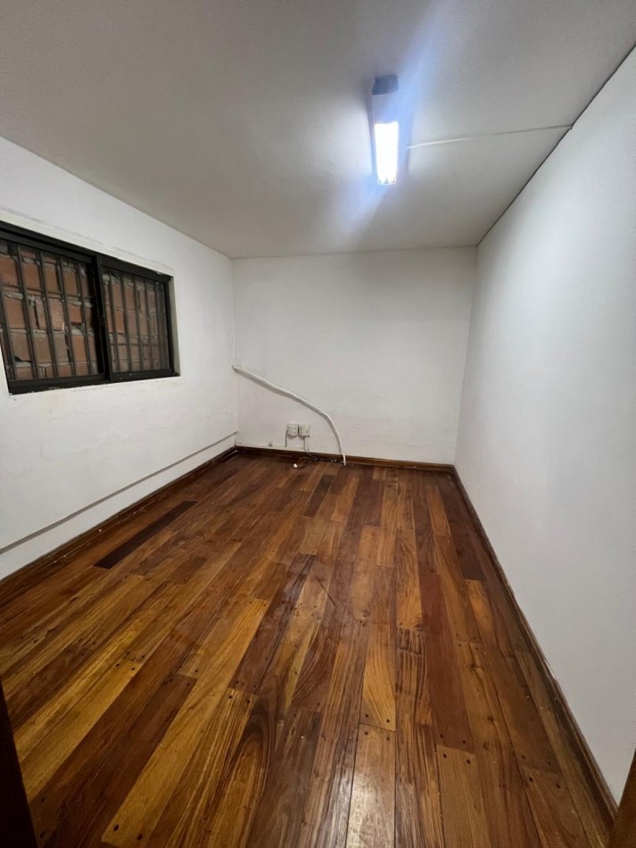Amplio local en venta. Galeria Melipal.