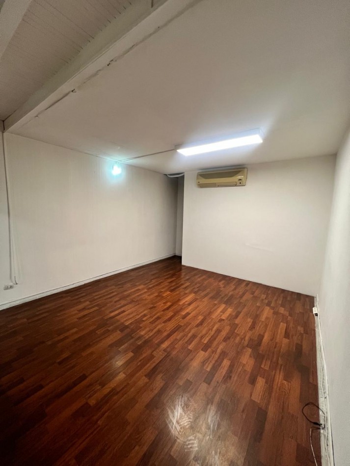 Amplio local en venta. Galeria Melipal.