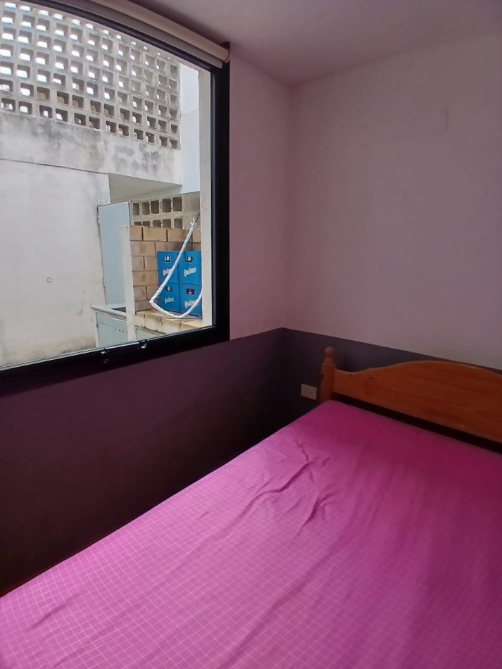 A metros de Bv. Oroño - Depto de pasillo con patio - USD 47.000 Apto credito 