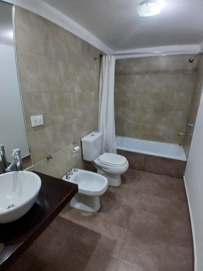A metros de Bv. Oroño - Depto de pasillo con patio - USD 47.000 Apto credito 