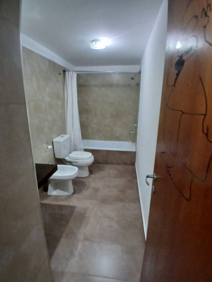 A metros de Bv. Oroño - Depto de pasillo con patio - USD 47.000 Apto credito 