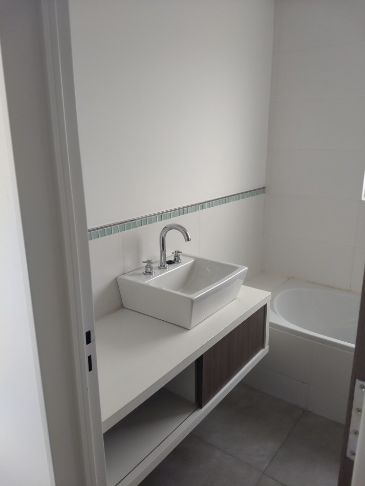Excelente calidad constructiva. Listo para escriturar.