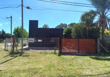 Casa a estrenar en Roldan. 