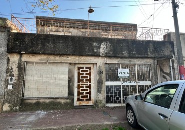 A reciclar. Cochera, patio y pileta. Se escuchan ofertas.