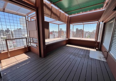 Amplio piso exclusivo en la esquina de España y Zeballos.