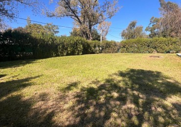 Terreno en Funes a la venta. Esquina sobre calle pavimentada. Entorno consolidado.